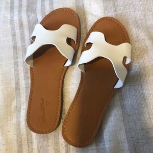 Universal Thread Jenny Sandal